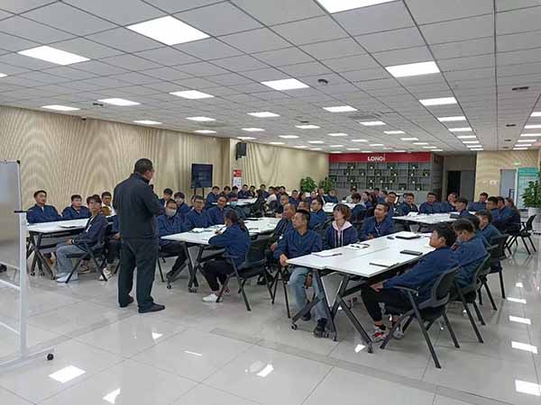 孙永伟博士为曲靖隆基硅材料生产基地工程技术人员分享如何做一个成功的研发项目 孙永伟博士为曲靖隆基硅材料生产基地工程技术人员分享如何做一个成功的研发项目