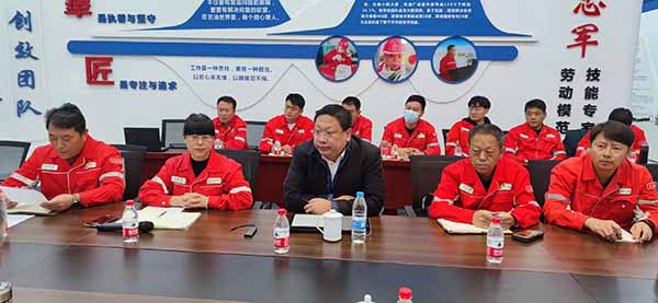 孙永伟博士与中国石油大港油田的技能专家、劳模们探讨TRIZ创新方法的新发展 孙永伟博士与中国石油大港油田的技能专家、劳模们探讨TRIZ创新方法的新发展