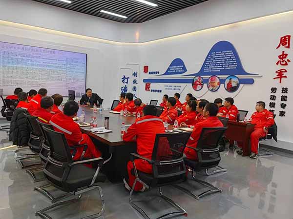 孙永伟博士与中国石油大港油田的技能专家、劳模们探讨TRIZ创新方法的新发展 孙永伟博士与中国石油大港油田的技能专家、劳模们探讨TRIZ创新方法的新发展